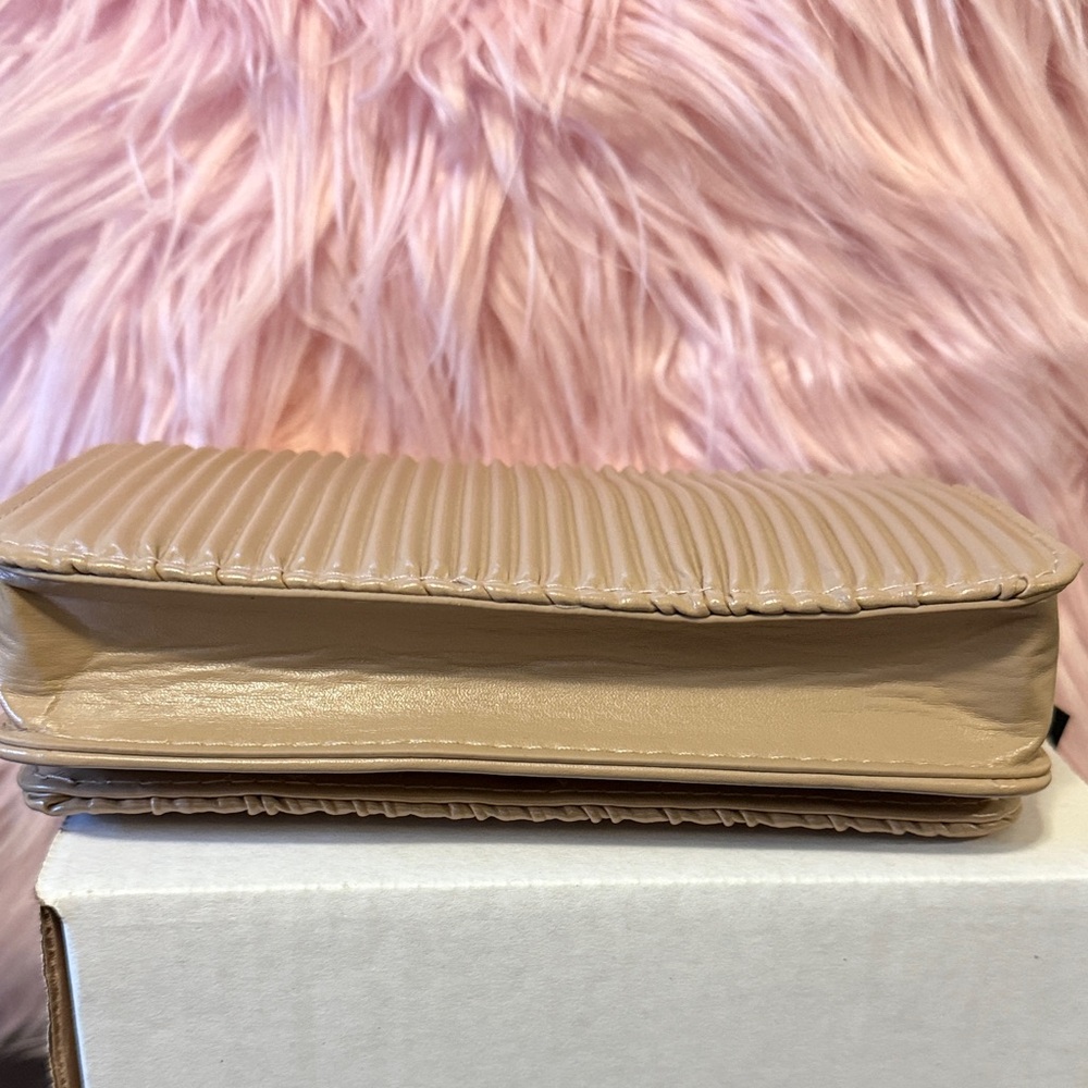 bebe Raelynn Metal Gold Ribbed Crossbody Bag - Picture 5 of 7